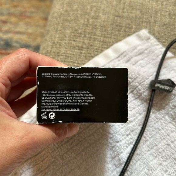 Dermablend Loose Setting Powder, Original, 1 Ounce - Picture 4 of 14